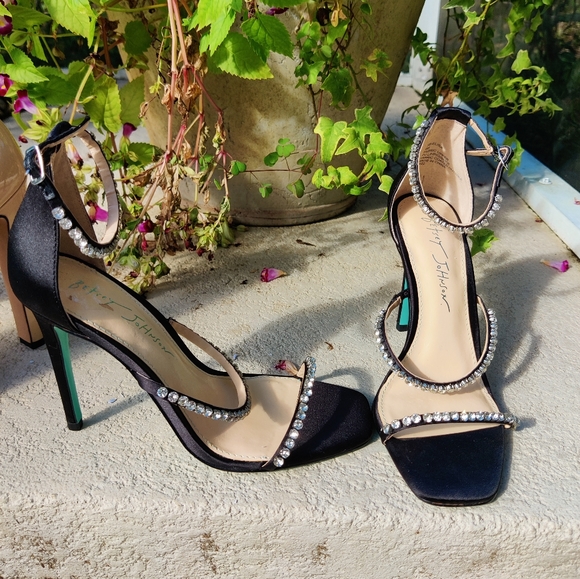 Betsy Johnson satin and rhinestone Stilletto sold on another platform - Picture 10 of 16